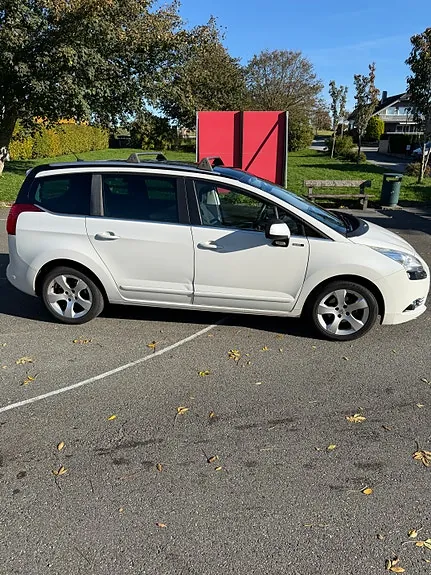 Peugeot 5008 2013 photo 4