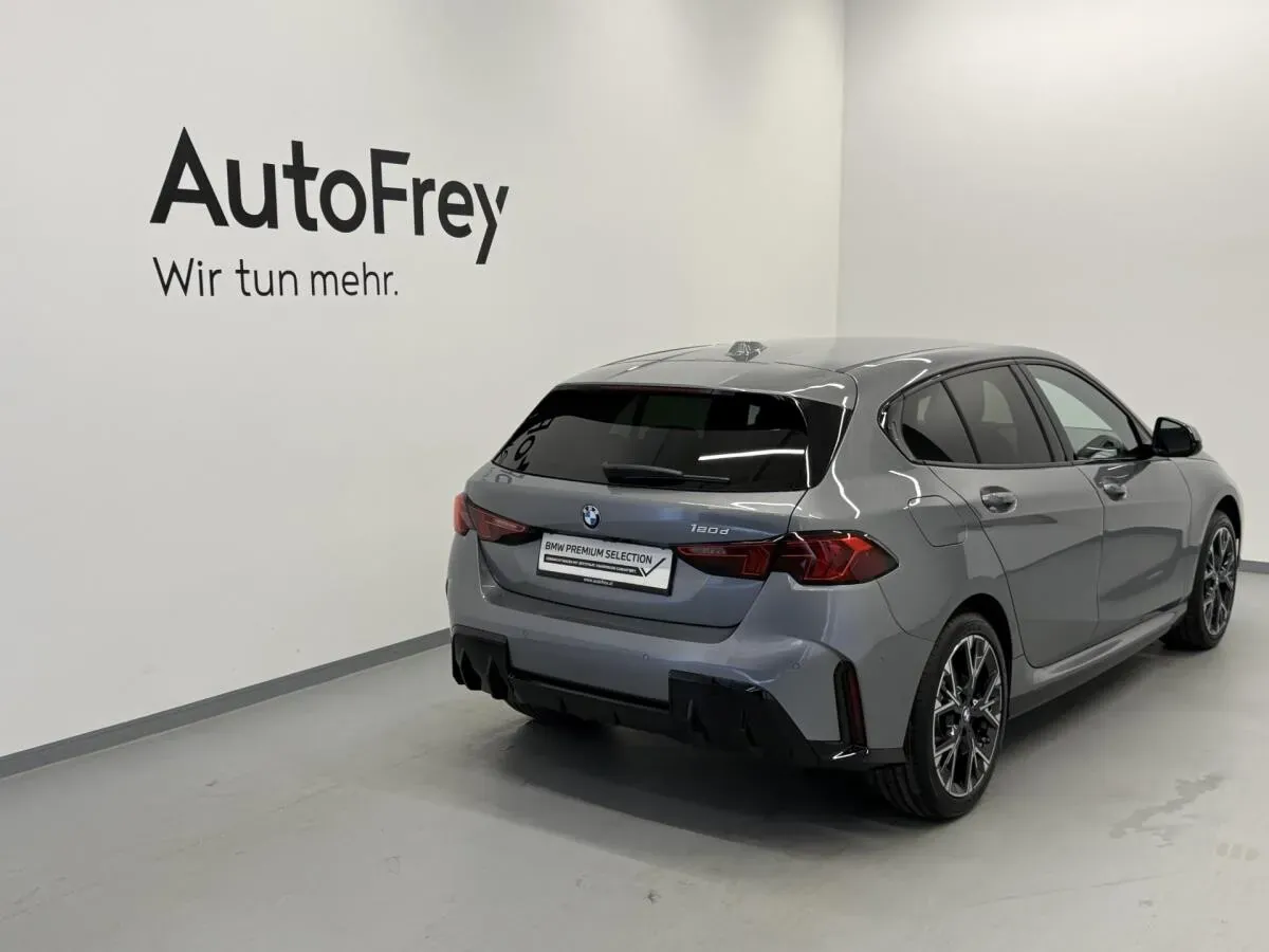 BMW 1 Series 2026 photo 2