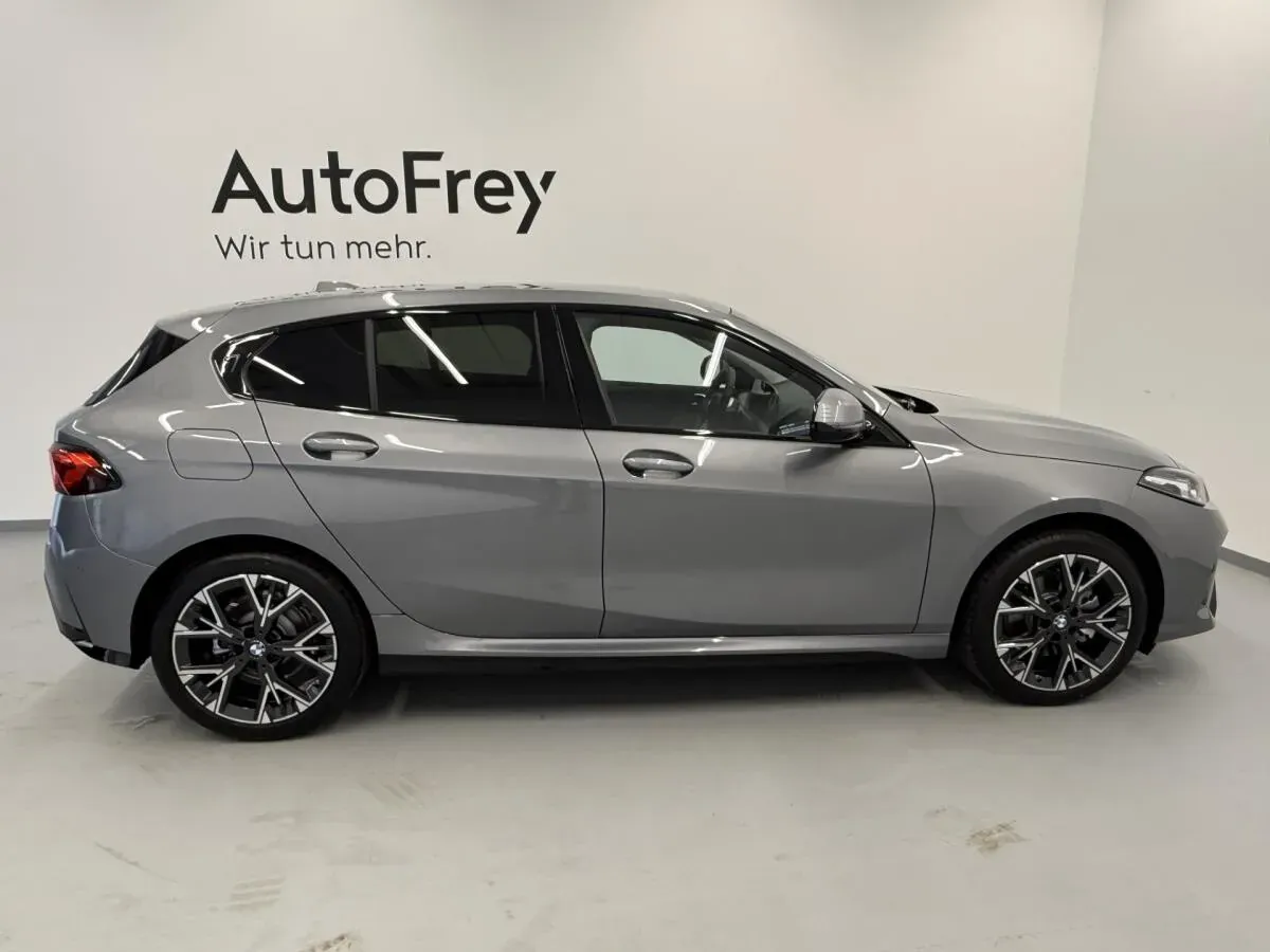 BMW 1 Series 2026 photo 3
