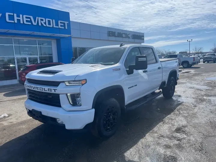 Chevrolet Silverado 2500 2022 photo 2