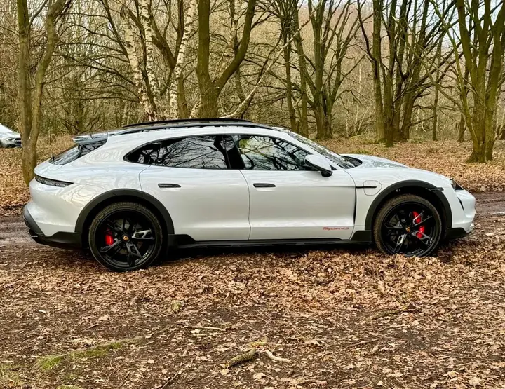 Porsche Taycan 2023 photo 2