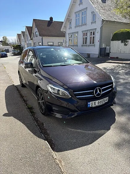 Mercedes-Benz B180 2015 photo 2
