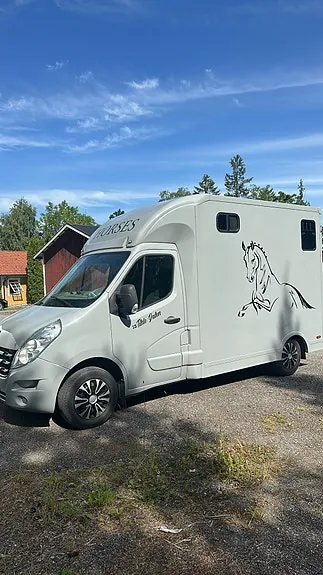 Renault Master 2011 photo 2