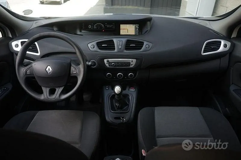 Renault Scenic 2013 photo 2