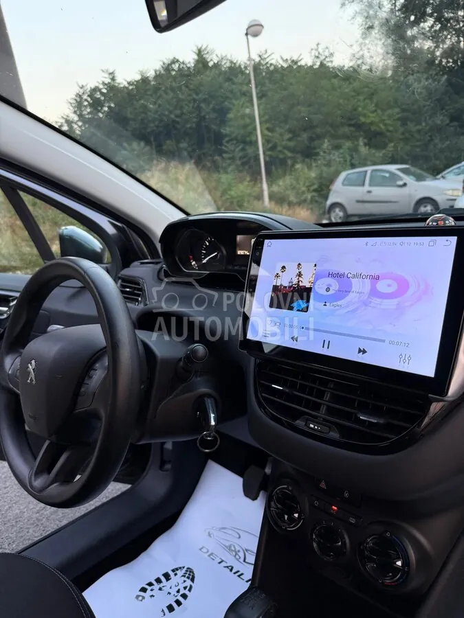 Peugeot 208 2016 photo 3