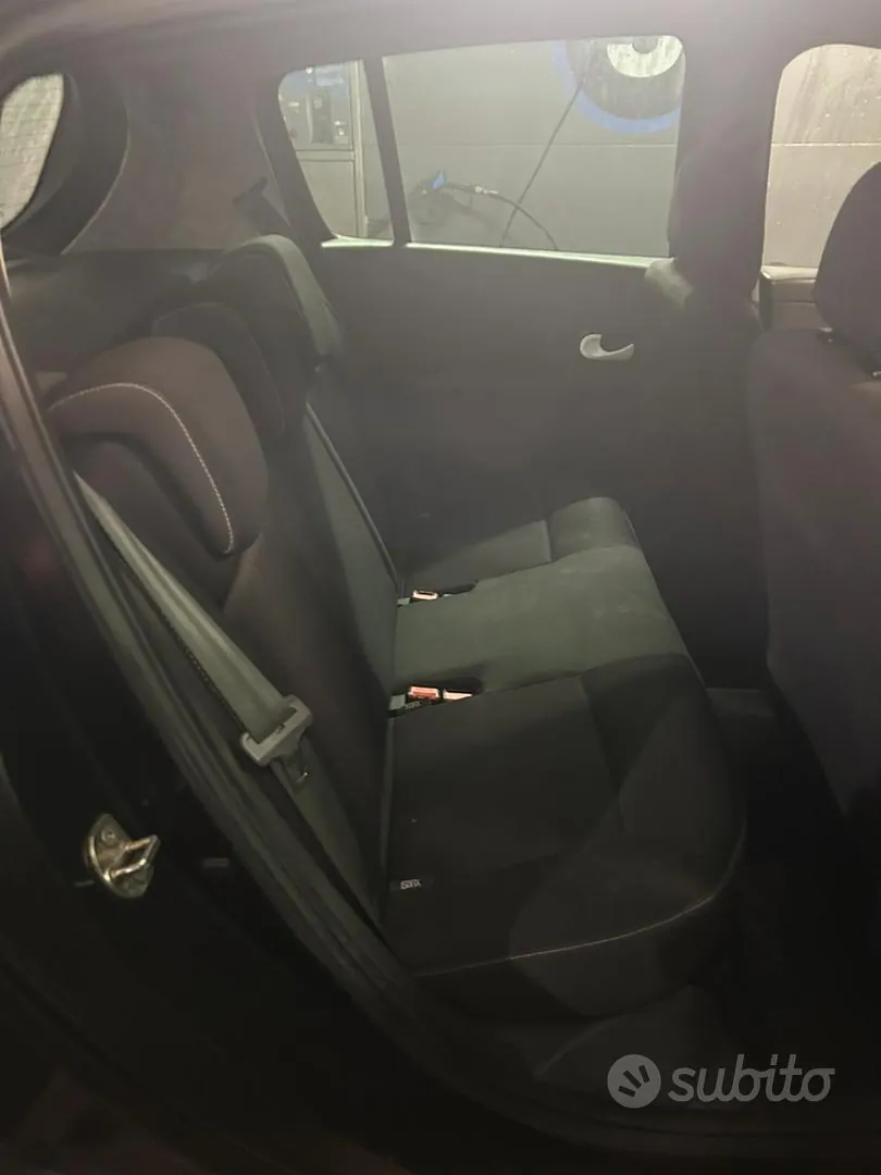 Renault Clio 2011 photo 5