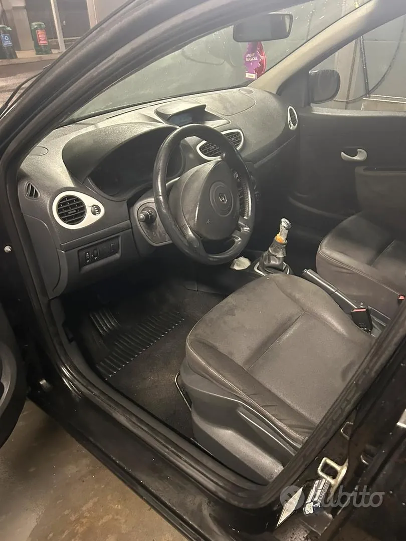 Renault Clio 2011 photo 4