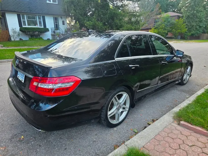 Mercedes-Benz E-Class 2012 photo 2