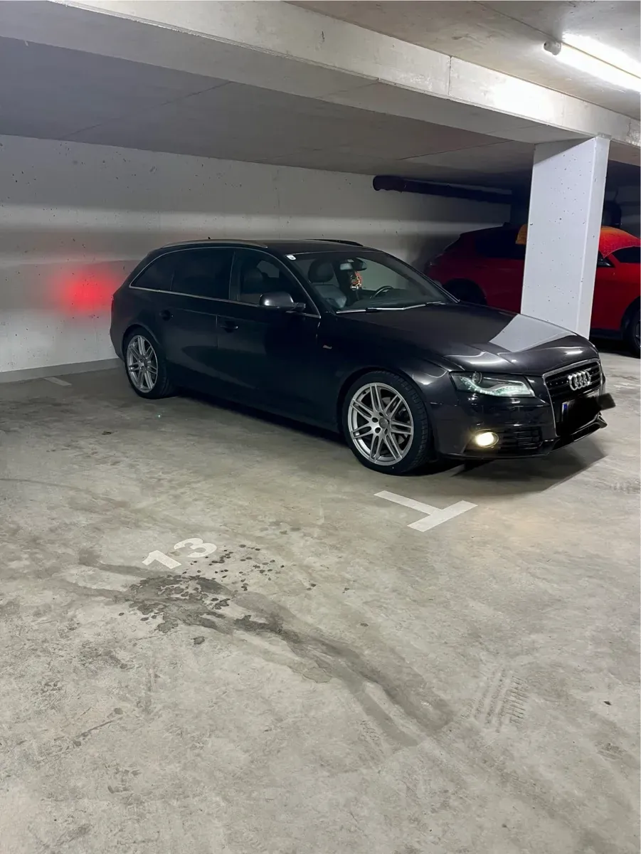 Audi A4 2011 photo 2