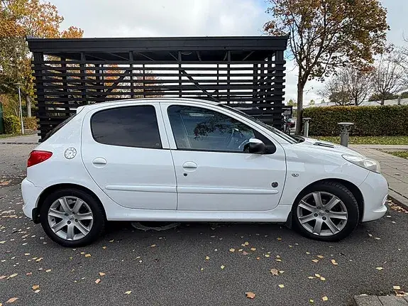 Peugeot 206 2012 photo 5