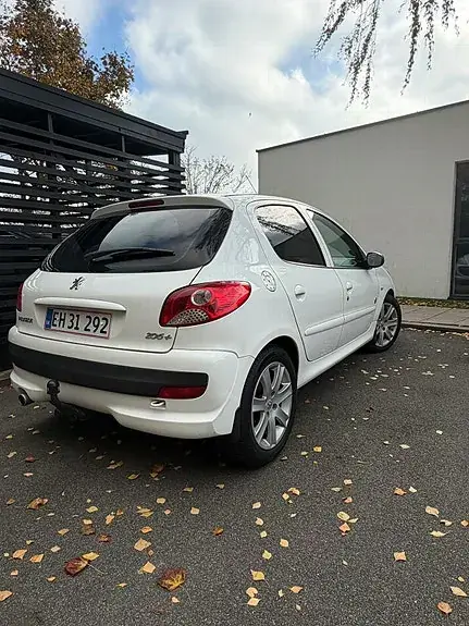 Peugeot 206 2012 photo 2