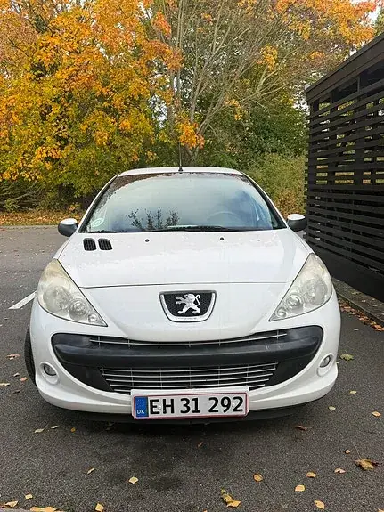 Peugeot 206 2012 photo 4