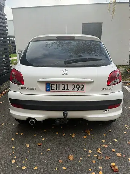 Peugeot 206 2012 photo 3
