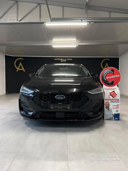 Ford Focus 2022 photo 2