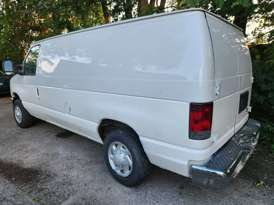 Ford E-150 2012 photo 4