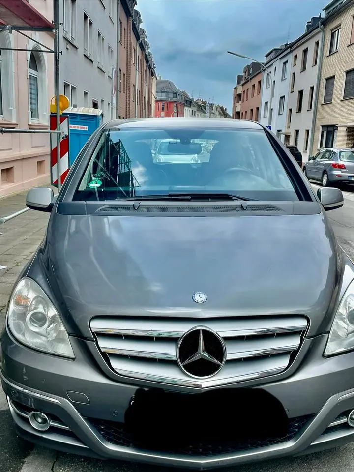 Mercedes-Benz B200