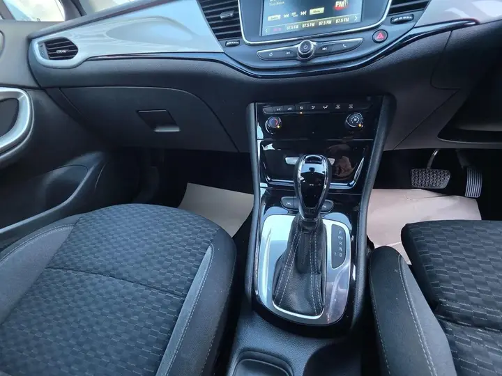 Vauxhall Astra 2021 photo 3