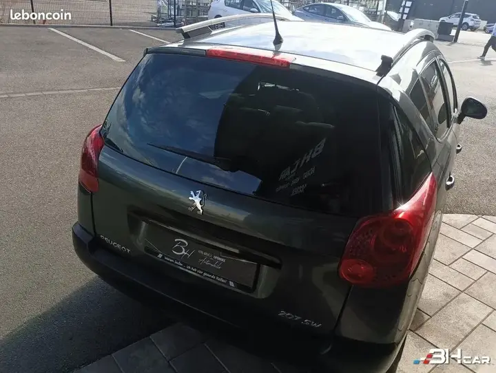 Peugeot 207 2011 photo 5