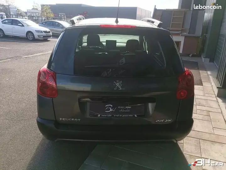 Peugeot 207 2011 photo 4