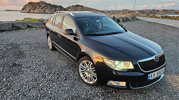 Skoda Superb 2013 photo 2