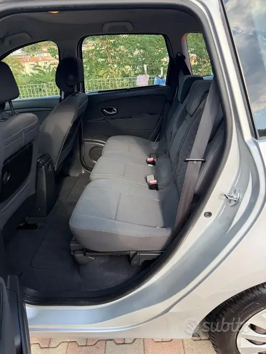 Renault Scenic 2010 photo 3