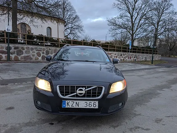 Volvo V70 2011 photo 2