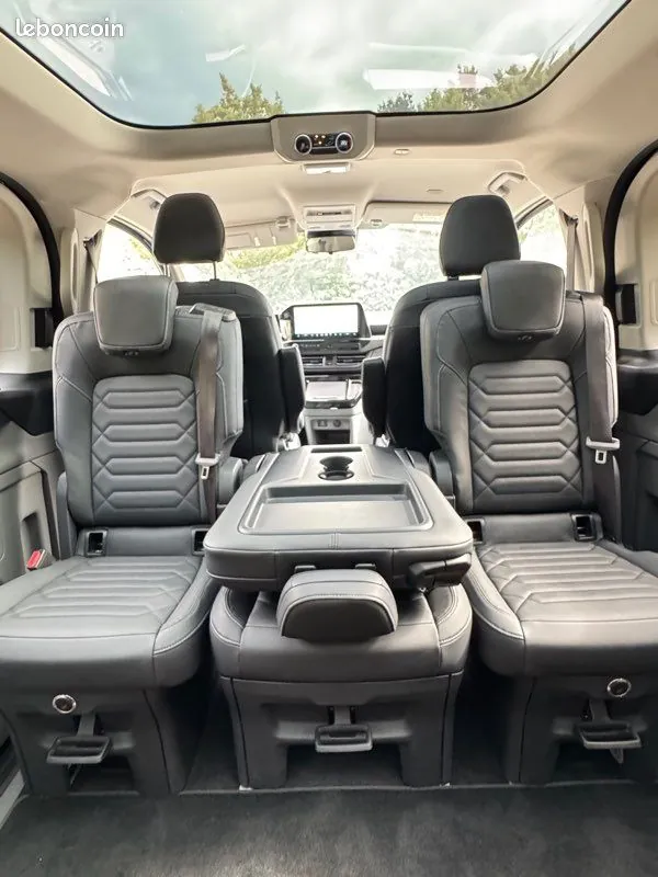 Ford Tourneo Custom 2025 photo 2