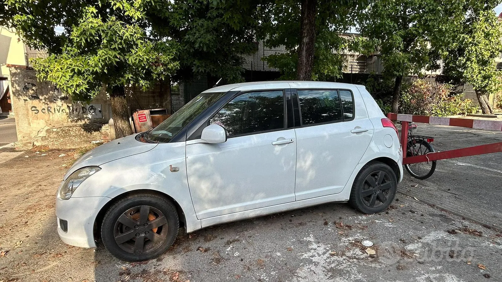 Suzuki Swift 2010 photo 4