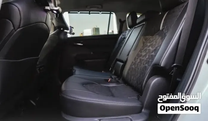 Toyota Highlander 2024 photo 3