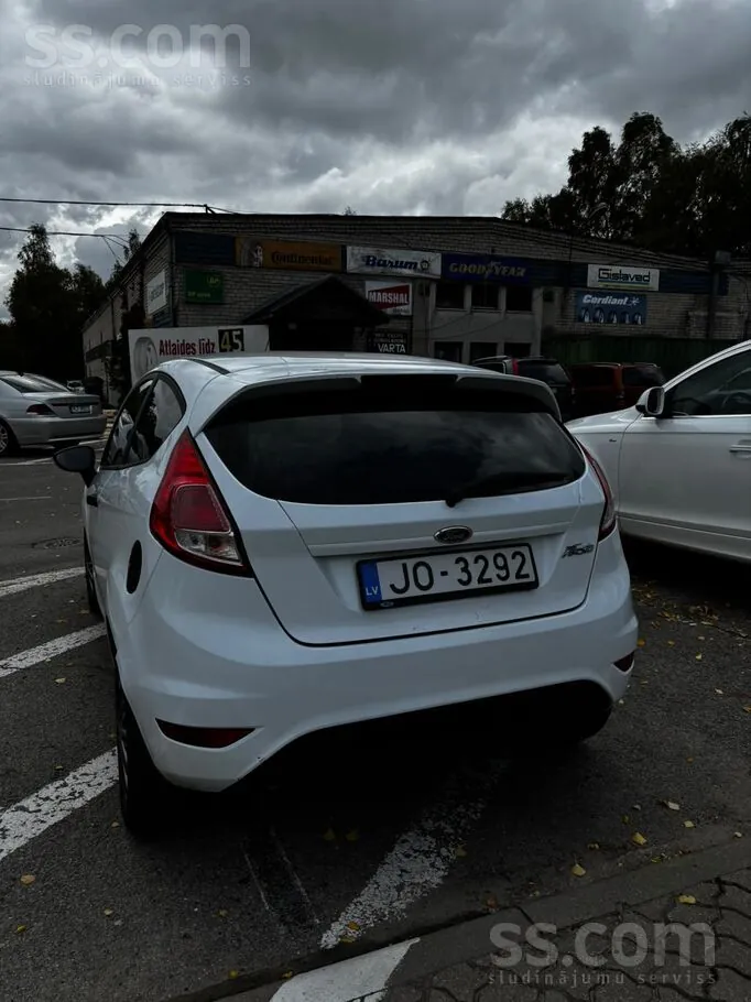 Ford Fiesta 2014 photo 2