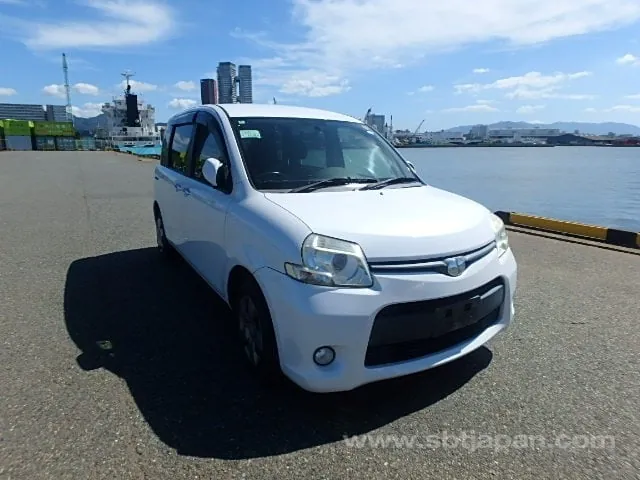 Toyota Sienta