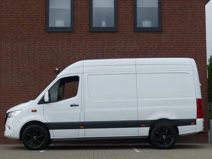 Mercedes-Benz Sprinter 2024 photo 3