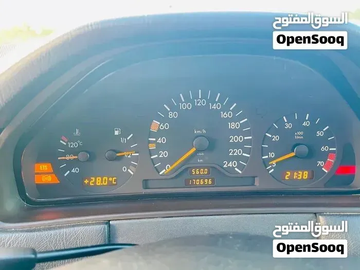 Mercedes-Benz E 200