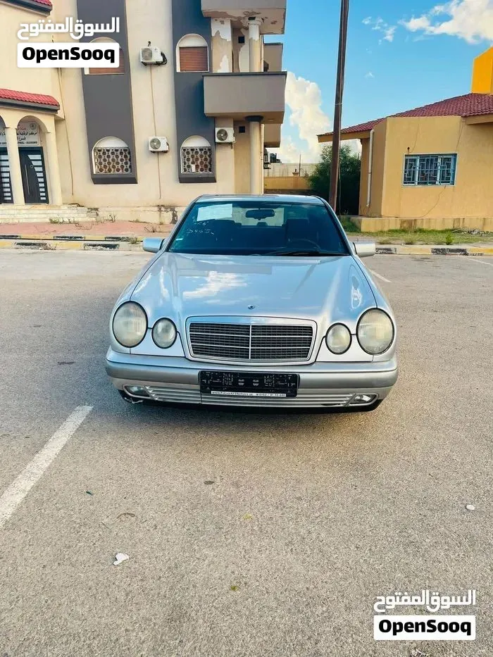 Mercedes-Benz E 200 2002 photo 2