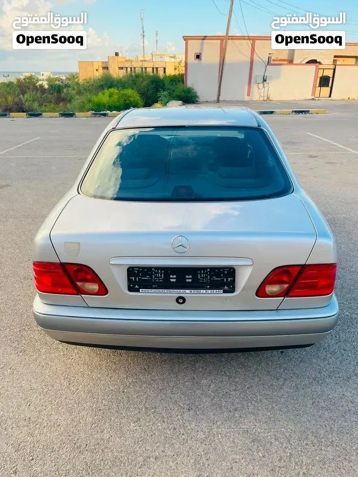 Mercedes-Benz E 200 2002 photo 3