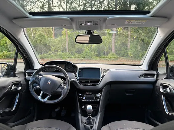 Peugeot 208 2018 photo 5