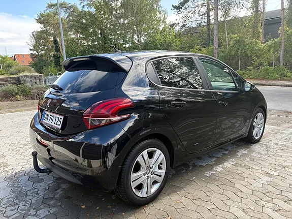 Peugeot 208 2018 photo 3
