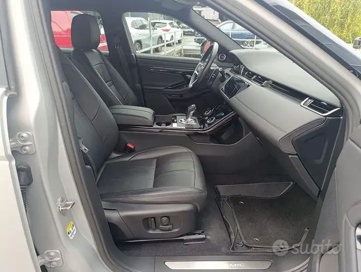 Land Rover Evoque 2022 photo 3