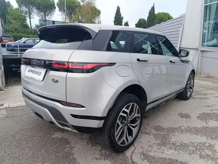 Land Rover Evoque 2022 photo 2
