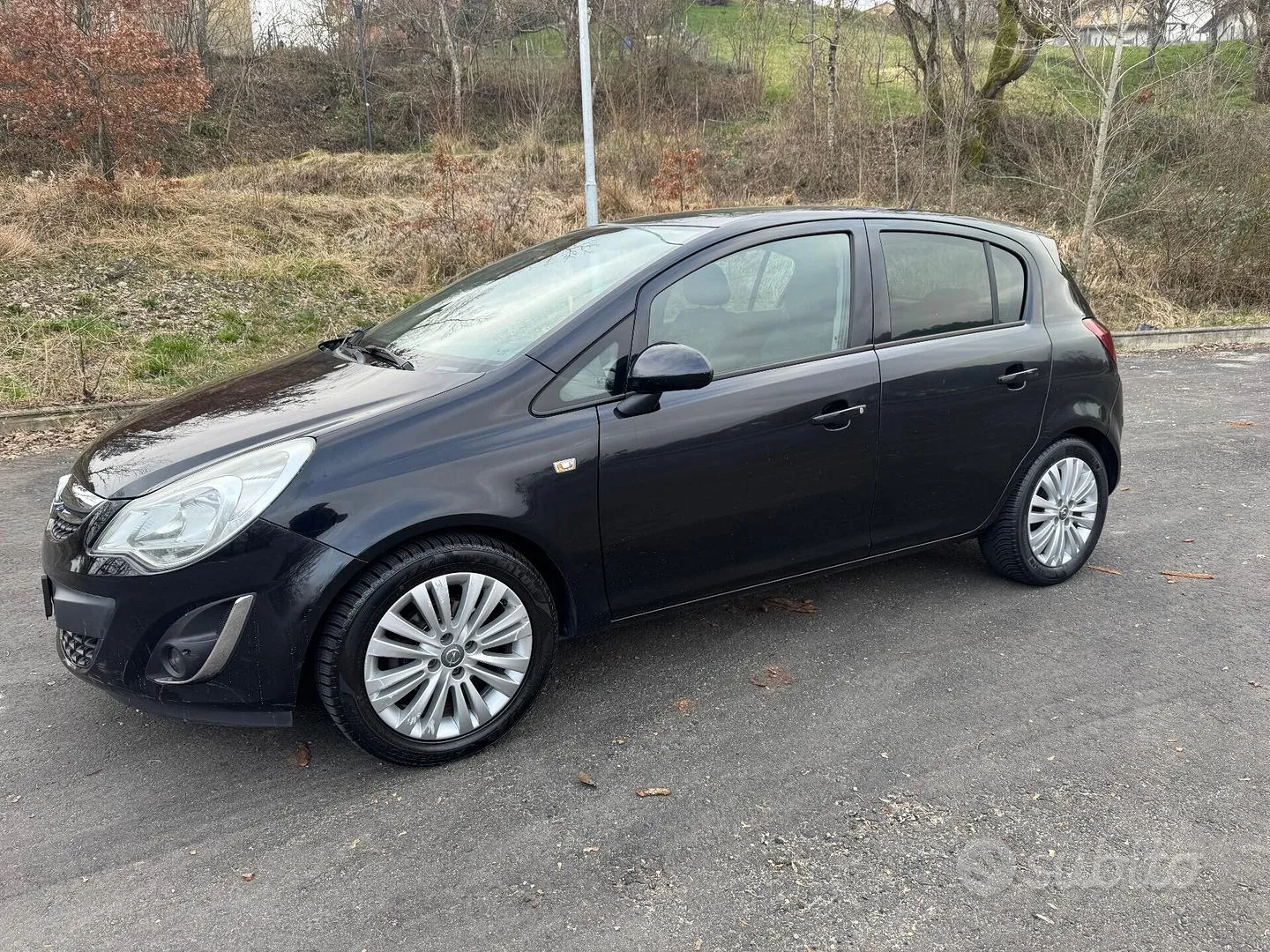 Opel Corsa 2011 photo 2