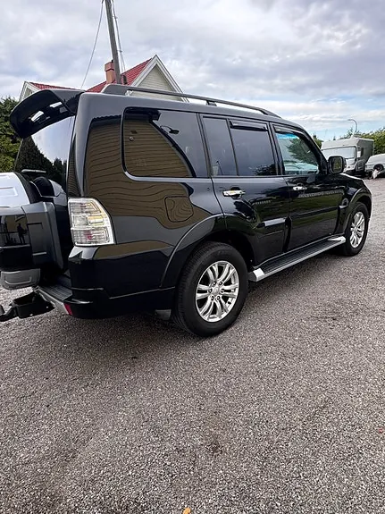 Mitsubishi Pajero 2013 photo 3