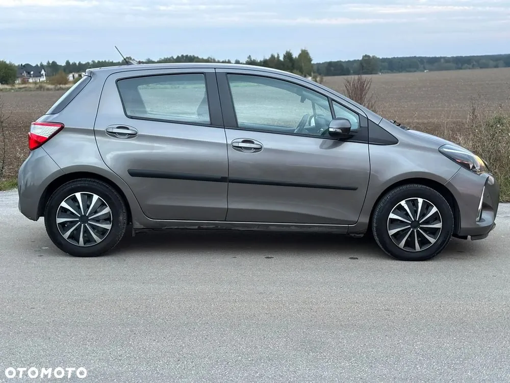 Toyota Yaris 2017 photo 3