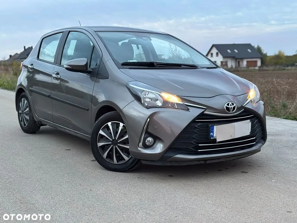 Toyota Yaris 2017 photo 2
