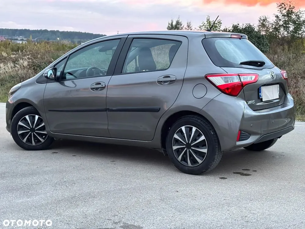 Toyota Yaris 2017 photo 5