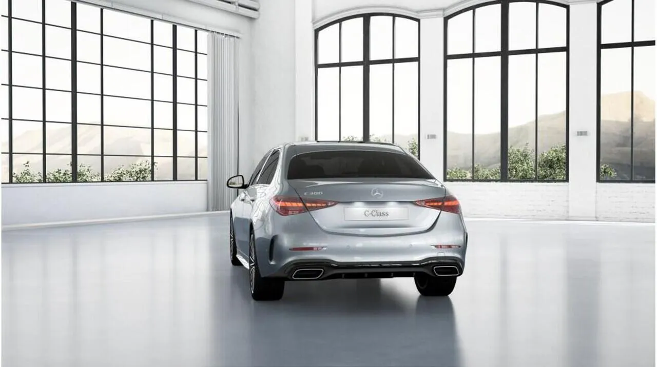 Mercedes-Benz C-Class photo 3
