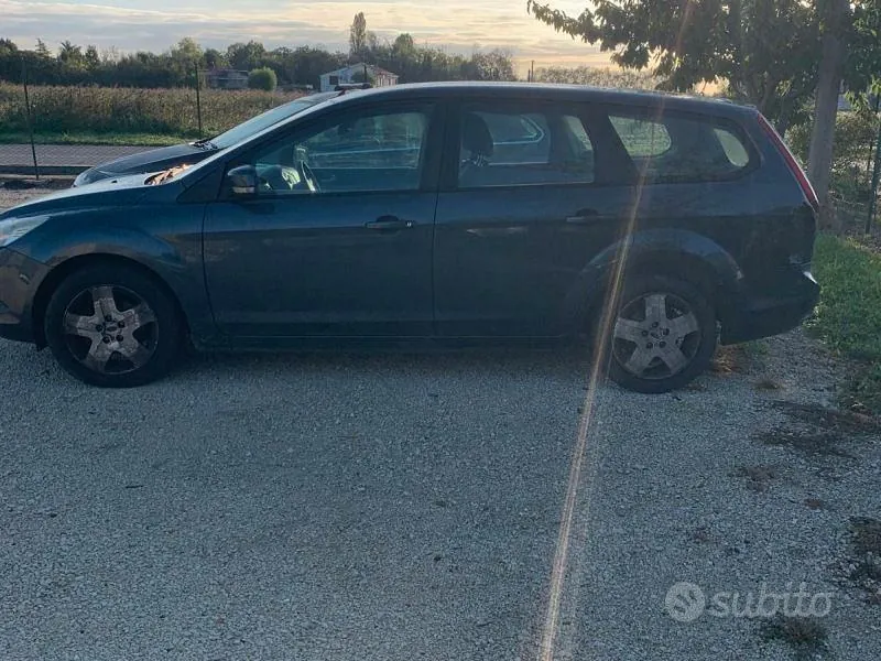 Ford Focus 2009 photo 2