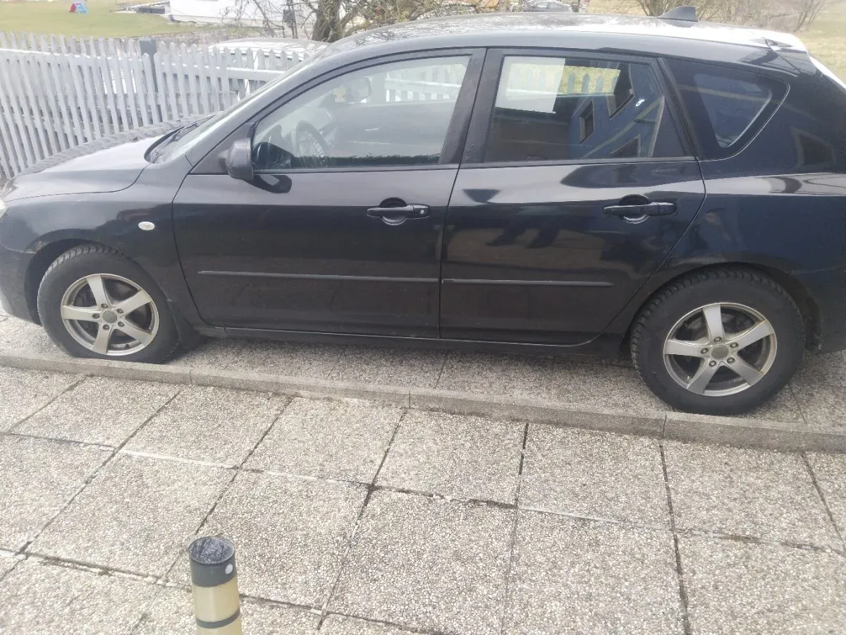 Mazda Mazda3 2006 photo 2