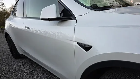 Tesla Model Y 2023 photo 4