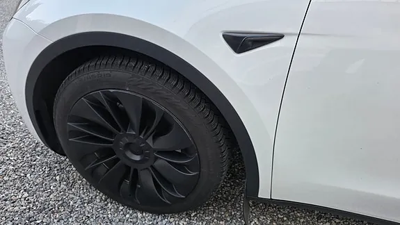 Tesla Model Y 2023 photo 5