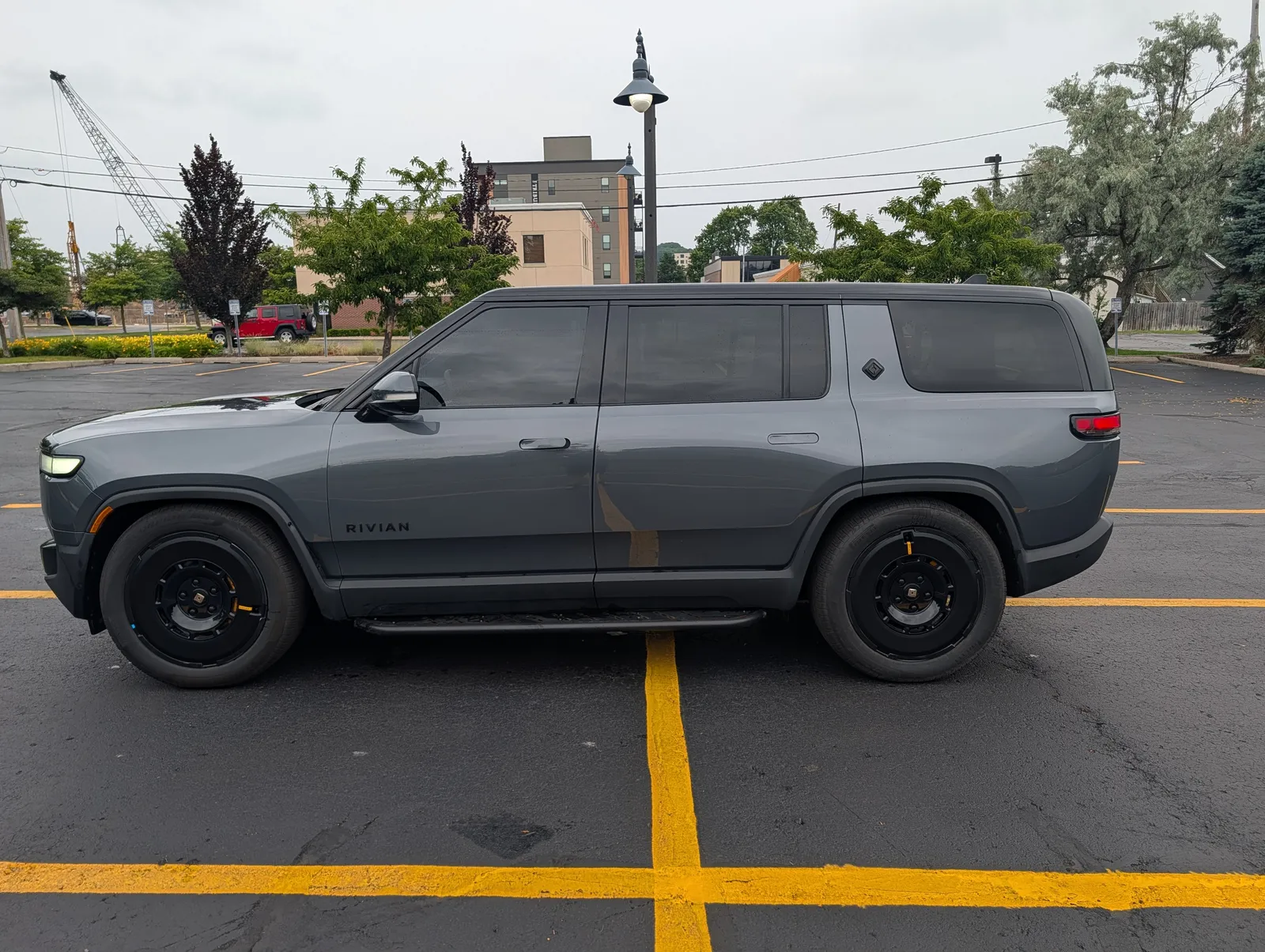 Rivian R1S